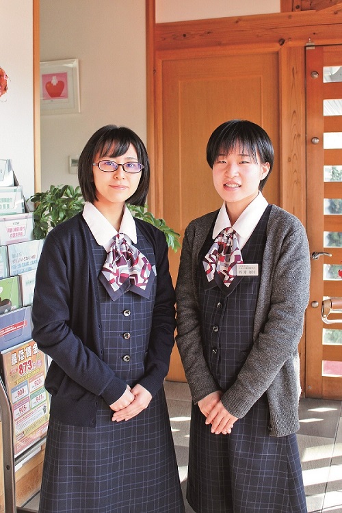 事務員　スカート　社員紹介 